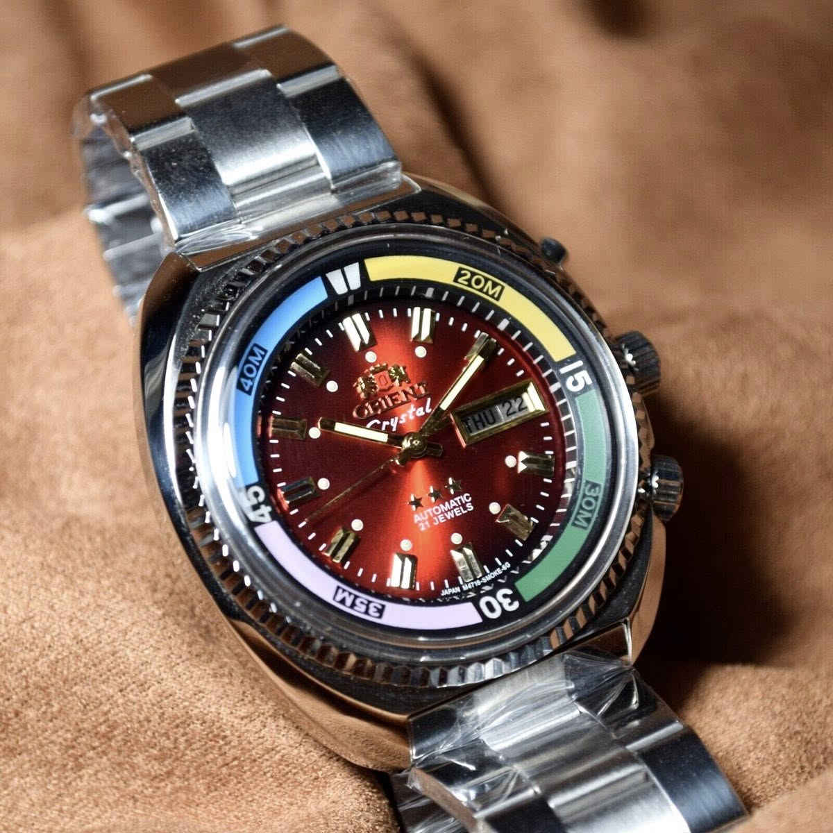 أورينت أوتماتيك سويسري فنتج أنتاج 1979  القطر-44 إلى 45 ملم الساعه مخزنه بالعلبه فقط         نسبة النظافه ‎%‎99 
أستعمال قليل جداً
منفذ للتاريخ اليومي والشهري 
الوقت مضبوط جداً جداً
السعر 160 ألف
للمهتم خاص ***********
المكان كركوك يوجد توصيل
