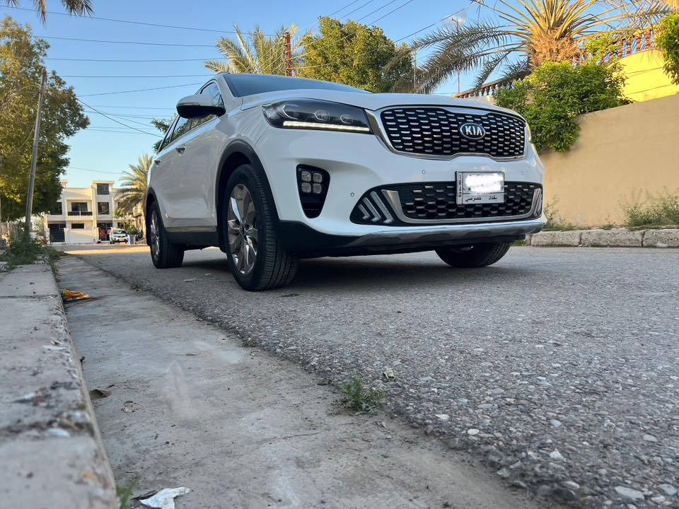 كيا سورنتو خليجي 
رقم بغداد الماني بسمي 
موديل ٢٠١٨ شكل ال٢٠
لون ابيض 
دبل شباك شكل الجديد 
٦ سلندر ٧ راكب 
فوووووول مواصفات بدون فتحة 
بصمتين: تشغيل وتقفيل 
بردات خلفية اصلية 
الباب الخلفي كهرباء 
كامرة دوارة اصلية 
مري شفط مع القفل 
حساس امامي وخلفي 
شاشة كبيرة اندرويد 
نظام ايكو درايف 
كشنات جلد اصلي لونين 
كشنات ٢ كهرباء 
كامرة دوارة اصلية 
مري شفط مع القفل 
حساس امامي وخلفي 
تبريد ابيانو لمس 
تبريد ٣ قطع ثلج 
تحكم استيرن فول 
حاكية : ابلوتوث: اوكس 
كيجات السرعة زئبقية 
شاشة الدشبول الكترونية 
اضواء ترحيب بليدات 
جي: بي: اس خرائط طرق 
علامة سورنتو بلدوسة 
لد امامي وخلفي 
لايت زنون اصلي 
لايت لد٥ عدسات اسود 
مانع انزلاق وانحدار 
يدات نيكل اصلي 
اشاير بلمري 
ويل اكروم ١٩
تخم تاير جديد
ماشية ٧٠ الف اصلي 
كير ومكينة وصدر وحدادية وتبريد خير من اللة
بدون ضربة وتبديل واشخوط وبارد وصبغ عدى شخطين بسيطات مكفولة الباقي
سيارة نظيفة وجاهزة مابية اي نقص 
فديو موجود بلمنشور
السعر ٢٢٤$
***********
