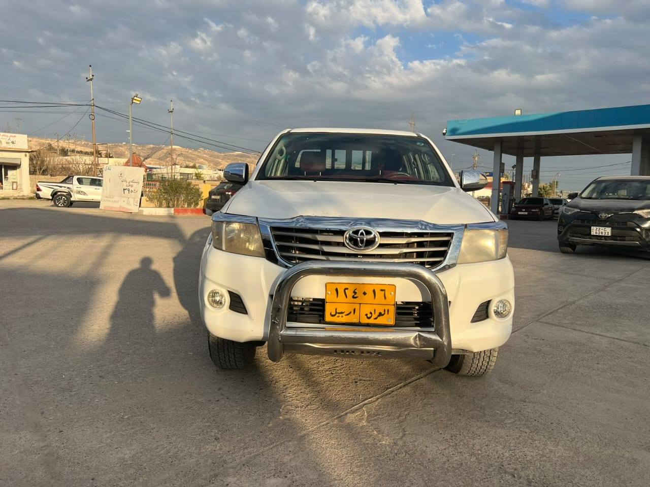 تۆیۆتا هایلۆکس 2012 سعودی
دەبل ئەکسل
شەریکە سید نهرۆ
گێر ئۆتۆماتیک
گێر و مەکینە نەکراوەتەوە
جوار تایەی نوێ و چوار ویلی زۆر جوانی لە ژێرە
سەیارەیەکی زۆر خاوێن ماوەتەوە بێ سبوغ
تەنها چوار جێی ساردی هەیه بێ سبووغ
شاشە ئایپاد وکامێرا و حەساس

0750  425 4248 أربيل, العراق
