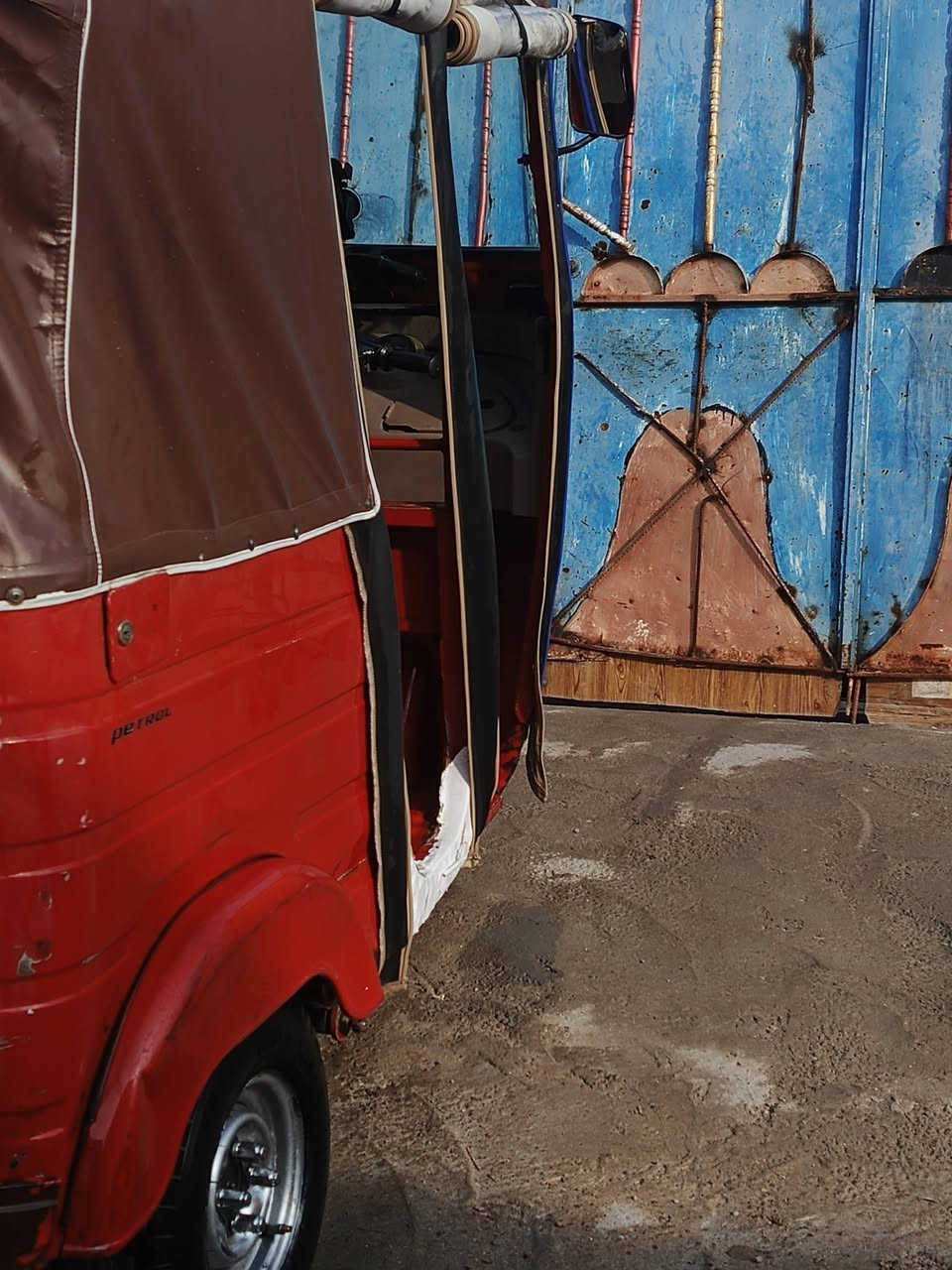 السلام عليكم تكتك للبيع موديل18 تكتك كفاله من المعجون والصبغ التكتك بيهة ضربات بصيطه محرك21 نضيف السعر4 ونص وبيهة مجال العنوان ميسان ناحيه كميت الرقم***********
