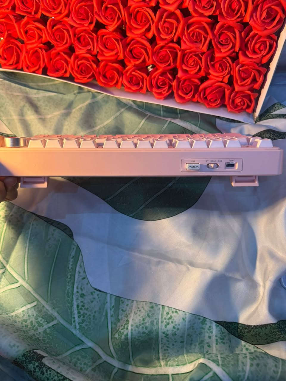 السلام عليكم
جوستك  PC/ P4
تتميز بإضاءة RGB ملونة حول عصي التحكم.
تحتوي على زرين خلفيين قابلين للبرمجة (Two Macro Programmable Back Keys) لتعزيز الأداء في الألعاب.

كيبورد 
قيم باليرضي الله واخذهن


**إذا كنت صاحب هذا الإعلان وتريد حذفه لأي سبب، رجاءا أرسل رسالة إلى الدعم الفني**