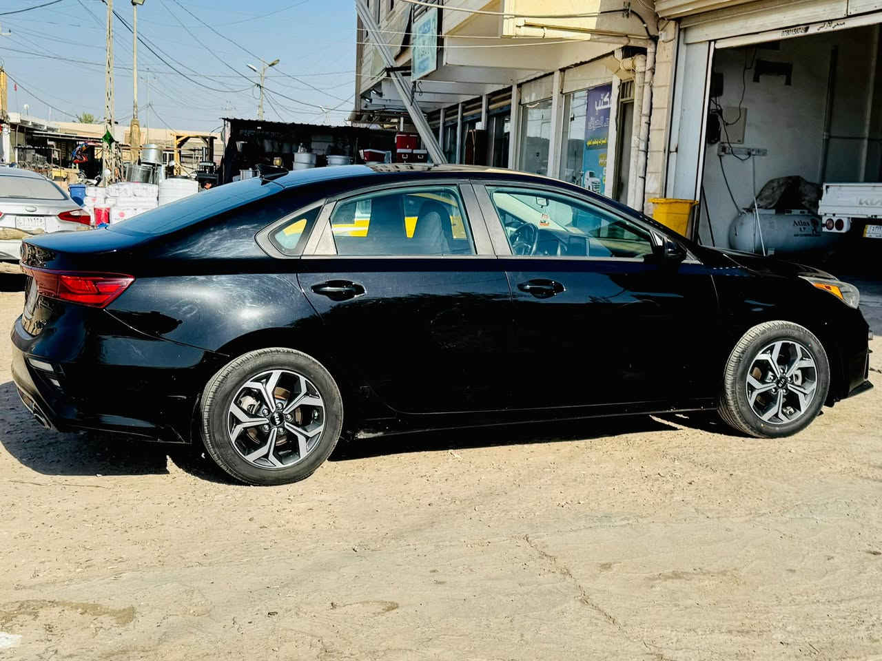 سلام عليكم كيا فورتي 2020 واريد أمريكي للبيع  حادثها بنيد وقطعتين كلير فقط ماشيه 85 الف كير AT المرغوب مكينه2000 سياره جاهزه من كلشي تبريد حداديه تخم تاير كله جديد وشرط  رقم مثنى باقي ٦ تشهر وتصير حره تريد وكاله اسويلك سعرها 115 وبيها مجال للشراي للاتصال *********** مكان السياره السماوه
