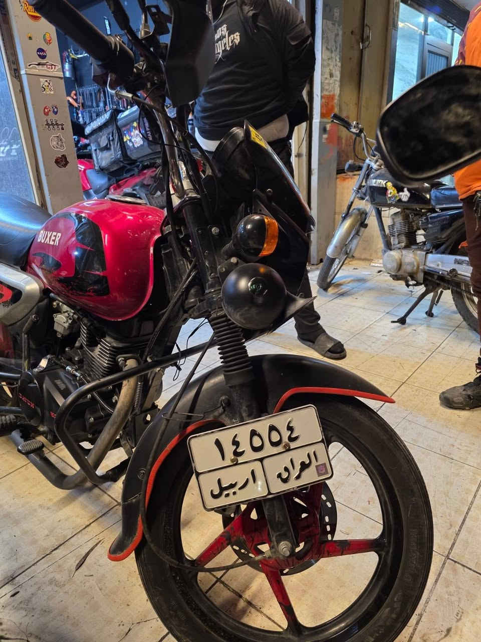 سلام عليكم
دراجة نوع بوكسر صيني عليه محرك دايوان ماشي 8 الف لون احمر تحويل ثاني يوم السعر مليون 700 وبيها مجال  مكان الدراجة إربيل هفلان *********** واتساب
