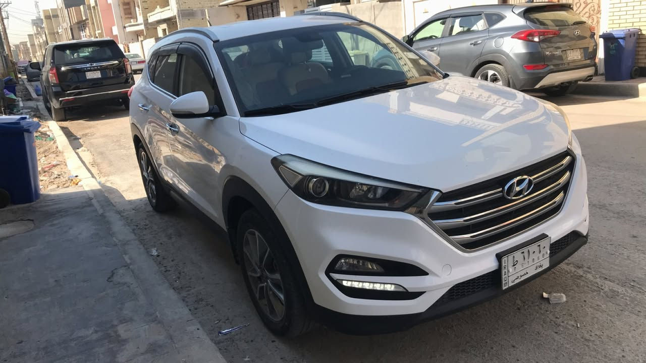 توسان 2018 خليجي كفاله من الصبغ  والضربه  *********** سعرة175 ماشيه 196 الف مواصفات تحكم ستيرن جهتين شاشة وكاميرا شد وكشنات مخمل
