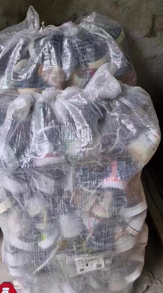 السلام وعليكم احذيه باله اوربي العدد 235زوج السعر... ٥ ... رقمي ***********
