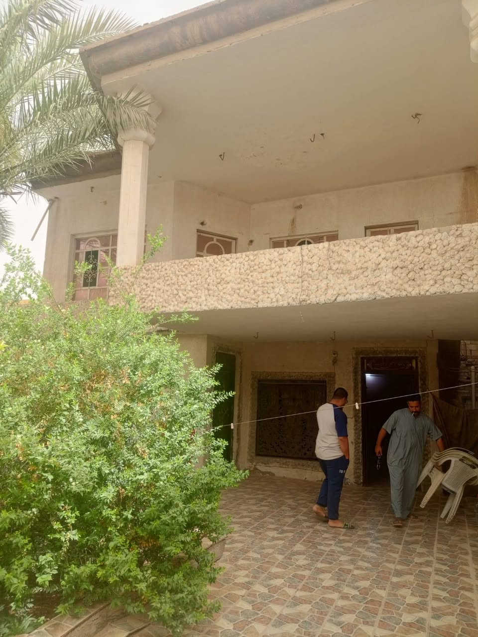 السلام عليكم ورحمة الله
بيت لبيع طابو صرف بسمي اخوان اني مو دلال 
المساحة ٢٥٠ متر طابقين دبل فاليوم
الموقع الحله حي العسكري شارع ٨٠ قرب مدرسة الرحمان البيت متروك صار أكثر من ٣ سنوات ما مسكون 
البناء ٥ غرف نون ٢هول مجمع صحي عدد ٣ داخلي وخارجي والطابق الثاني مطبخ استقبال كراج وحديقة يبعد عن شارع ٨٠ الرايسي ١٠٠ متر خدمات كامله السعر١٦٠  مناسب جدا حسب موقعة بسعر القطعة وبي مجال  الاتصال *********** واتساب أو اتصال
