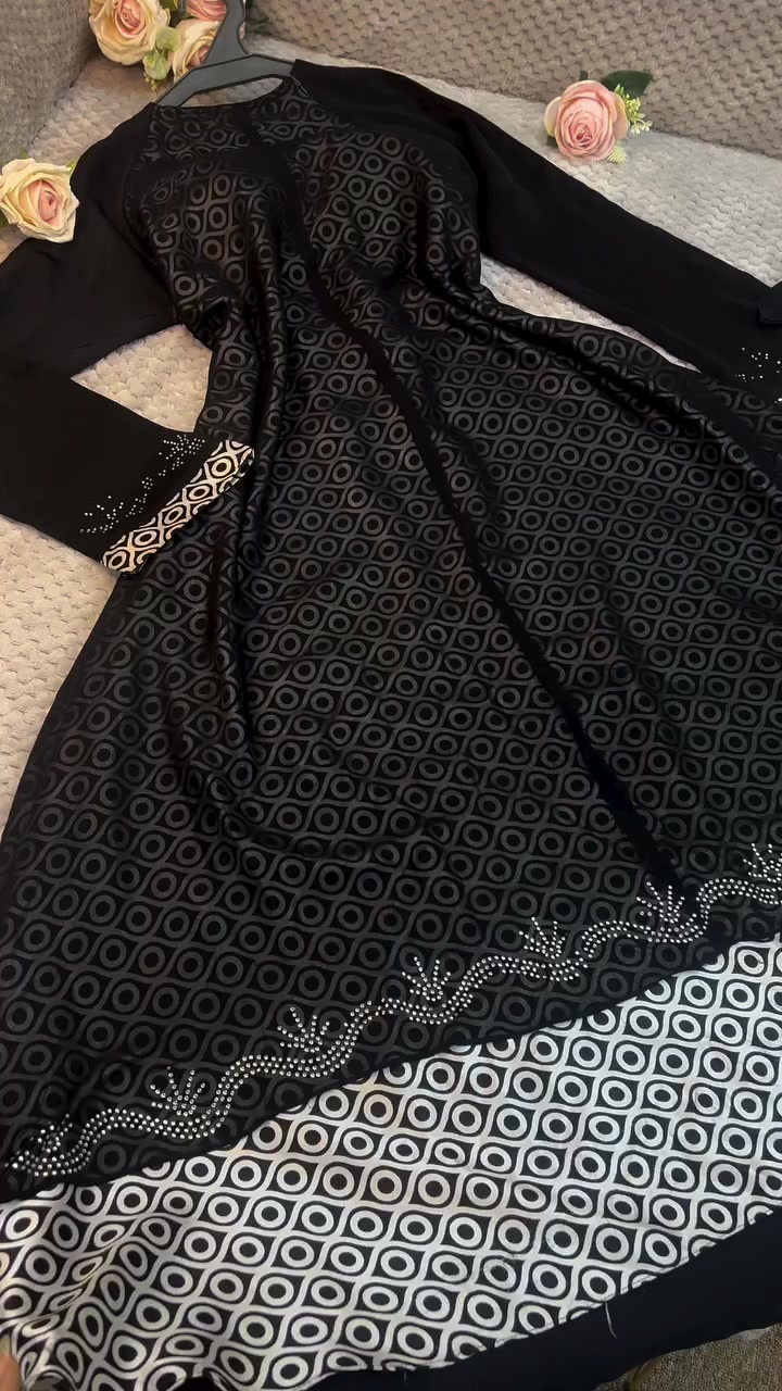 عبايه ع شكل فستان 
قياس محير او بناتي 

وزن 50٠
كلوش -بيهه حزام


**إذا كنت صاحب هذا الإعلان وتريد حذفه لأي سبب، رجاءا أرسل رسالة إلى الدعم الفني**