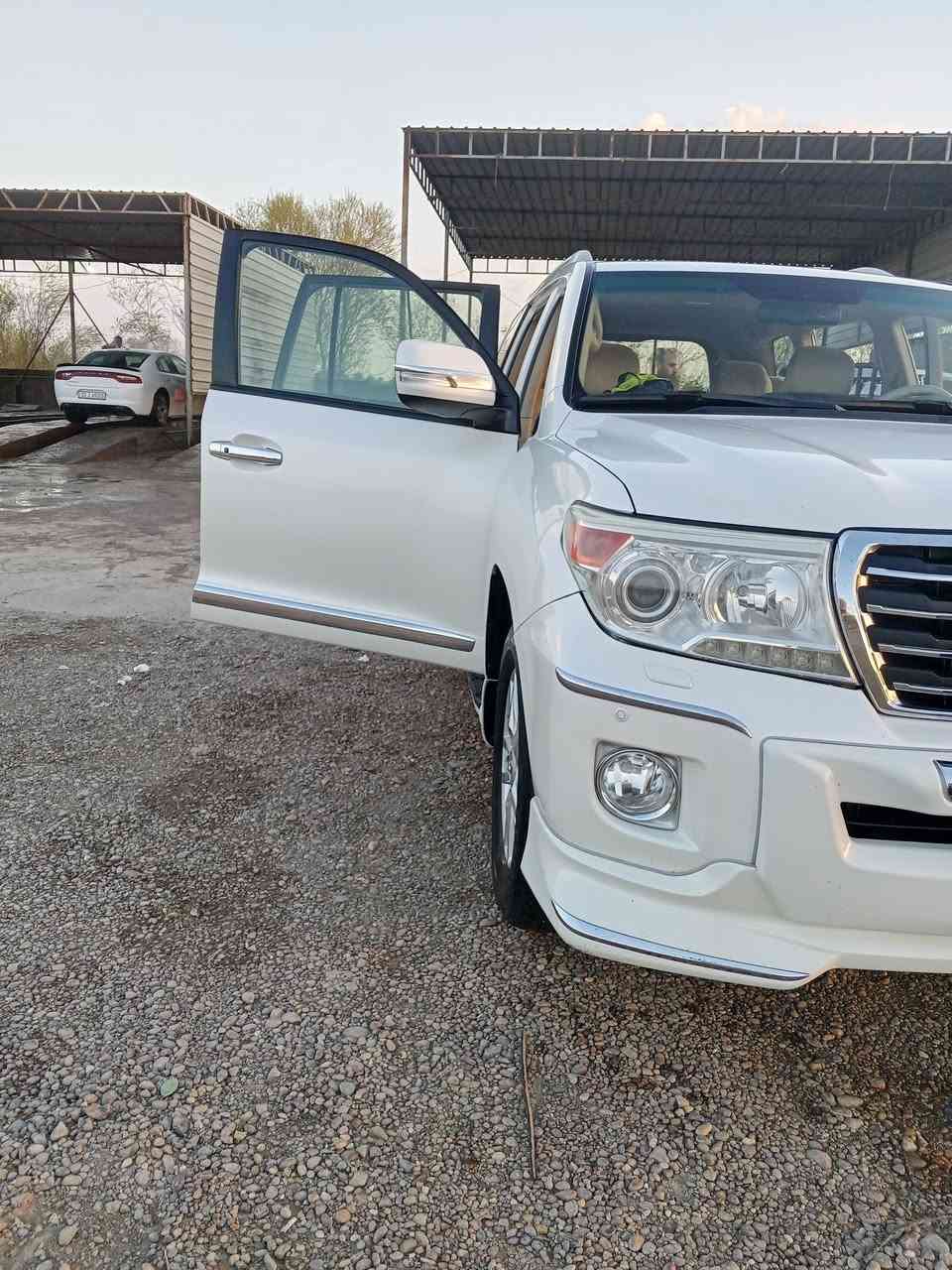 لاند كروزر  2012. GXR V6 فول مواصفات بدون اي ضرر للستفسار اتصل على الرقم ***********
