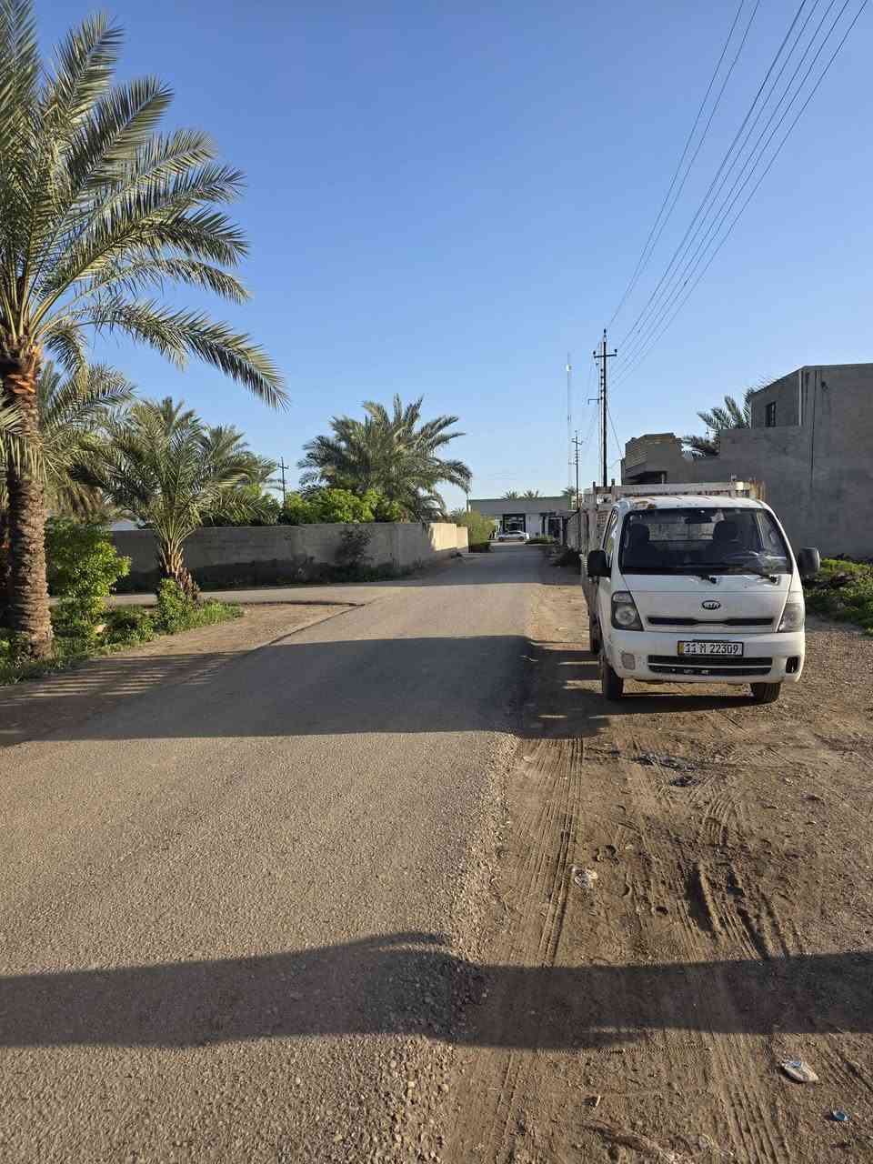 السلام عليكم ورحمة الله وبركاته🫱🏽‍🫲🏻
مُتابعينه الكرام 
عرض رهيب💯
دار للبيع🏠 عقد زراعي المساحة 750م
يحتوي الدار🏠 على صاله 9×5 ثلاث غرف منام 4.5×5 وحولي كبير وحمام ومطبخ وصحيات(داخليه وخارجيه) 
حدائق كبيره امام البيت وجانبيه⛲
🔹الموقع مُمَيز جداً💯 
العنوان: بغداد/تاجي/زمله حَمدي 
(قُرب شارع الرئيسي للزمله) 
للاستفسار الاتصال على الارقام الاتيه 📞📞📞
كورك: ***********واتساب
اسيا: ***********
مَكتب ديرتنا للعقار 🏢
