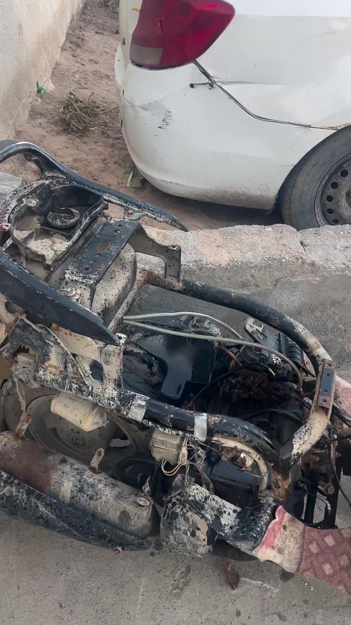 فراشه للبيع شغاله بس أبيع كوم حديد هلموجود مكاني بصره سعر ١٧٥ قفل قفل رقمي ***********
