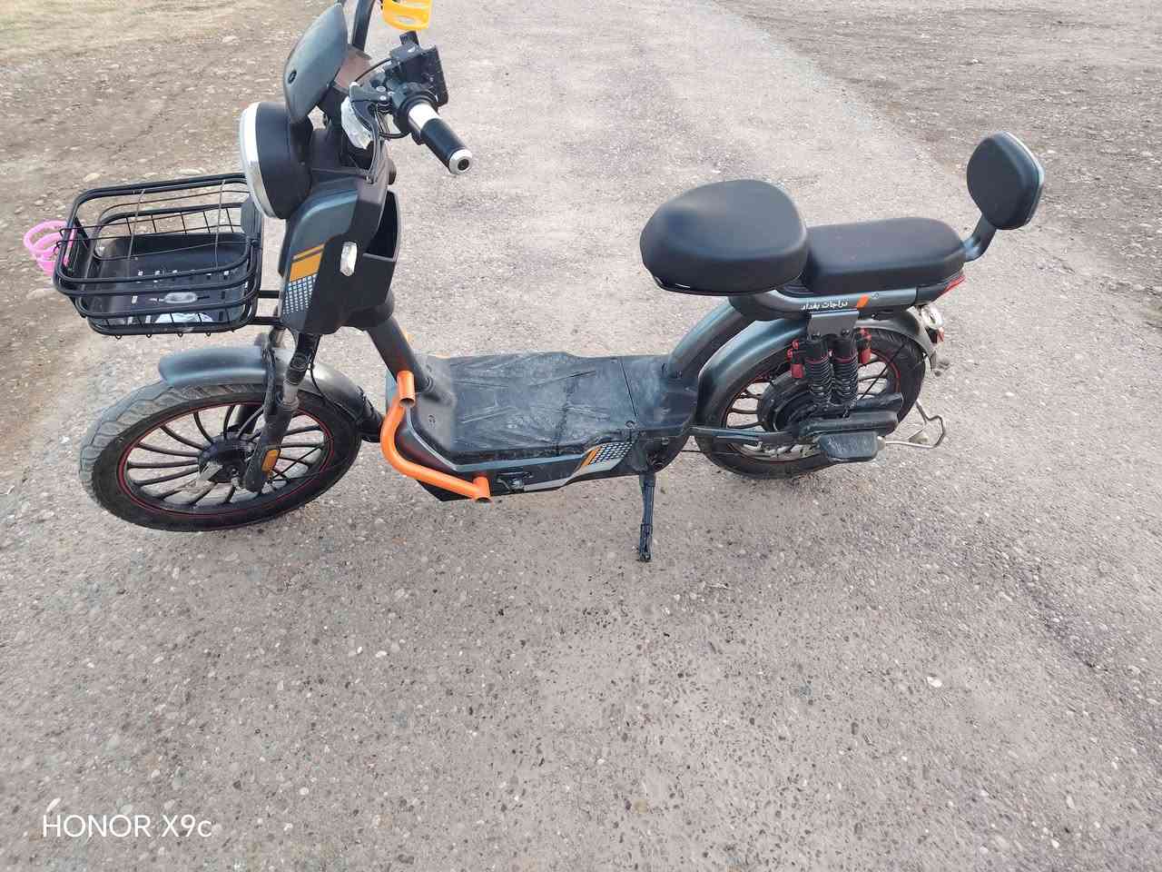 دراجه شحن للبيع جديده كلش مابيهه نقص ٥بطاريات ٢٠٢٤ السعر ٥٠٠ وبيهه مجال *********** وبي واتساب
