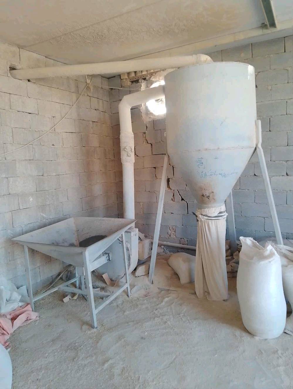 طاحونة وجاروشة وتنقية للبيع بسعر مناسب 
تطحن تمن وحنطة وتحرش شعير وحنطة وكافة الحبوب

العنوان : ذي قار / قلعة سكر 