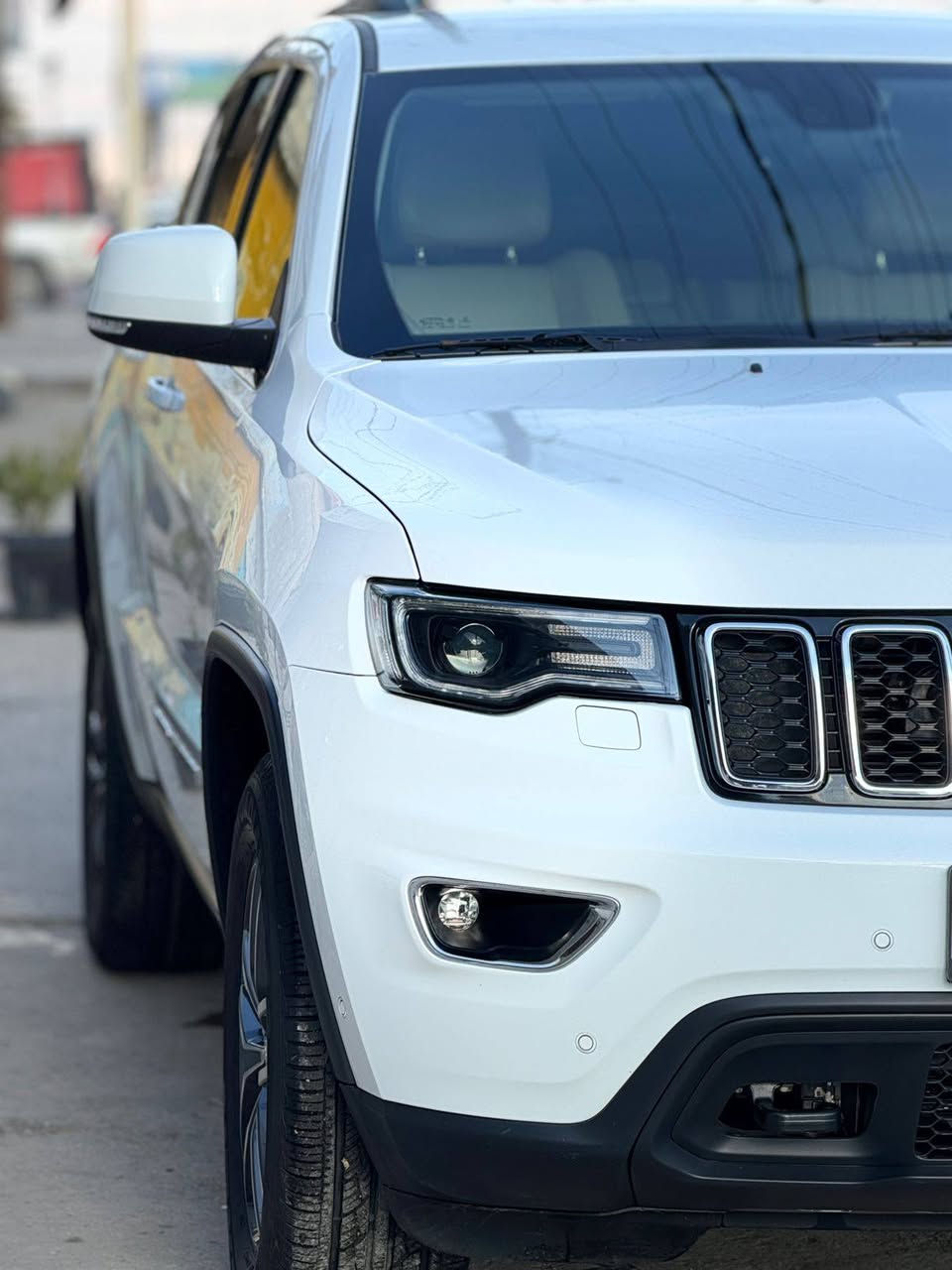 جيب  2018 خليجي اخو الزيرو مكفول كفله عامه من من البارد والاشخوط والرسعات والصبغ وضع شركه السياره ماشيه 45
رقم دهوك دولي هزه جديده فحص جديد سنويه جديده عظم مواصفات فول ما عدا الفتحه السياره محرك 6
 بصمة تشغيل

• بصمة أبواب كشنات الاماميه كهرباء

• كشنات جلد

شاشة دشبول الكترونية شاشه كبير بلوتوث

كاميرا خلفيه حساس خلفي

تحكم ستيرن كل الجهات مثبت سرعه نظام سبورت S

فور ويل 4*4

 تخم تاير  لايت زنون عدسه

تشغيل عن بعد أشاره بالمري مري قلاب

مري الداخليه معتمه ومري الجانبيه حساسه للضباب تعمل تلقائياً

شفتات بالستيرن

تبريد قطعتين ثلج مركزي

أناره داخليه LED

5 وضعيات قياده

بيها مواصفات بعد من غير الي ذاكرهن

السياره ع إيدي شخص واحد  و گير ومحرك كفاله  السيارة جاهزه ماناقصها برغي

ملاحظه يرهم مراوس حسب القناعة

مكان السياره موصل حي التحرير 

للاستفسار ***********
***********
