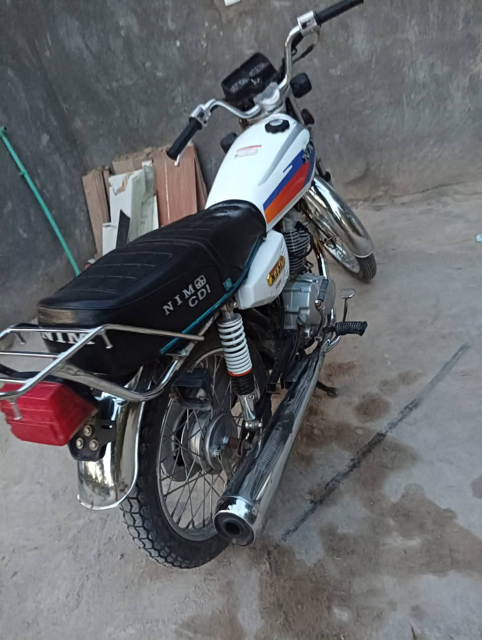 سلام عليكم دراجه للبيع نامه امتياز اوراق سكنر موديل 25محركه مفتوح تريد ترتيب بيع ومراوس ب500وببه مجال***********
