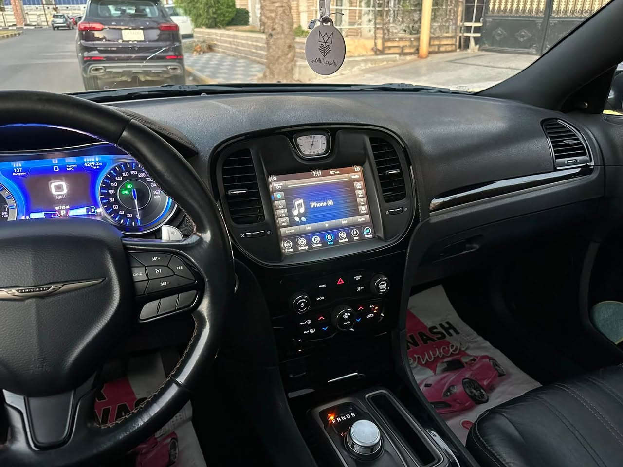 السلام عليكم
اوباما s300 كولد اسود 
موديل ٢٠١٩ 
السياره نظيفه ومناقصه شي 
كلين بونراما 
السعر ٢٨٠$وبيهة مجال 
الاستفسار الاتصال بالرقم 
***********
