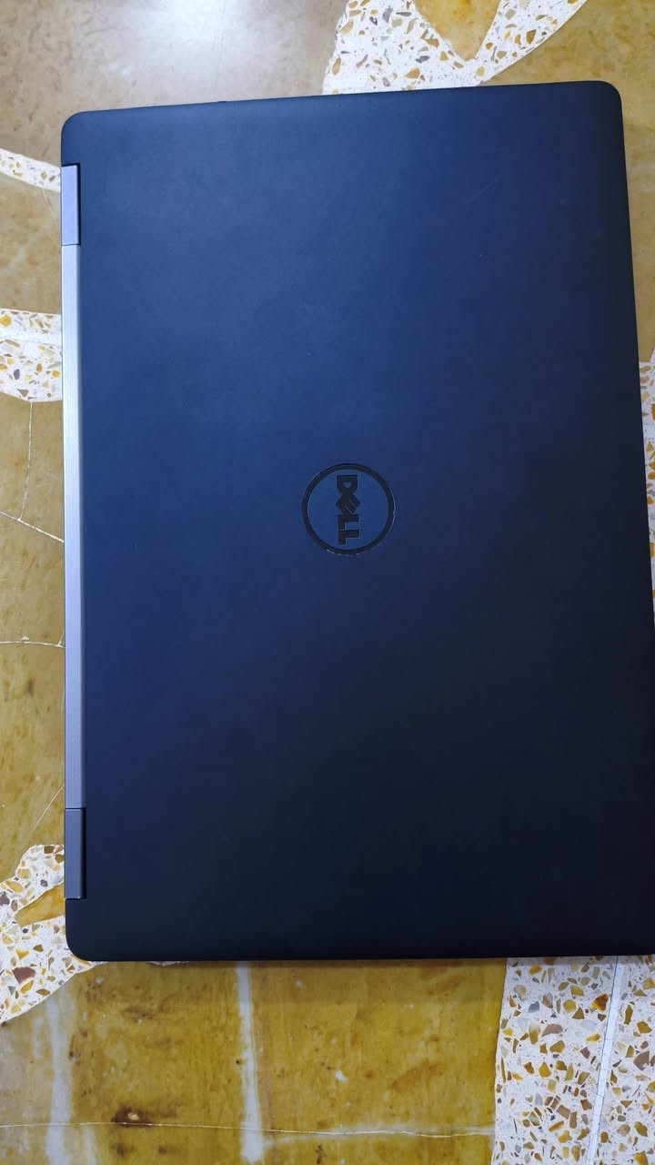 للبيع حاسبه من نوع DELL Latitude E5570
نظيفه 
بطاريتها تستمر ساعتين ونص بدون شحن 
المعالج: i5  الجيل السادس فئة HQ🔥
الرام 8 
الذاكره 256 ssd السريع جداً
شاشة 15.6 جبيره و واضحة 
كرت شاشه 4GB 
مناسب للدراسه و التصفح و البرامج اليوميه و ألعاب و المحاضرات  
يجي وياه حقيبة و شاحنة اصلية 🔥
مكاني الانبار الكرمة 
للتواصل *********** بي واتساب او علق واني ارد عليك
السعر 300 🔥
