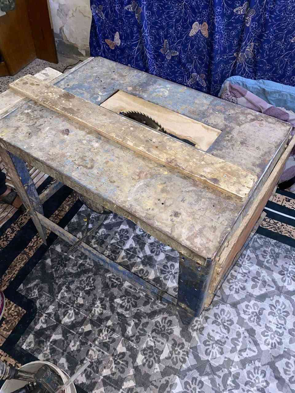 سلام عليكم غراض نجاره نظيفه جدن البيع عنواني بغداد الدوره ***********
