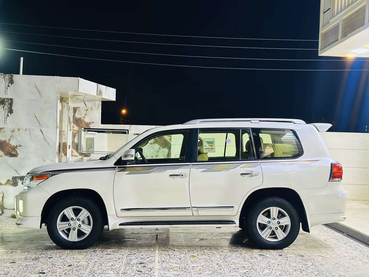 يالله السلام عليكم لاندكروز 2014 بريم اصل باب اول فول 1/1   V6 رقم بغداد الجديد باسمي هزه وفحص وسنويه كله جديد كير ومحرك ومكينه كله مكفول ممفتوحات تخم تاير جديد بيه بارد بلجاملق المامي على كد شبر  
الموصفات 
فتحه سقف 
محرك V6
1-كامره 
2-شاشه
3-طفايه 
4-اضويه زرق 
5- حساس دمعة  
6 -اضويه بلدوس 
7-كشنات جلد +كهرباء + ثلاث حركات 
8-ماشيه 138 الف حقيقي 
9-لايت زينون 
10-تحكمات ستيرن 
11-مري كهرباء+ شفط +قلاب عند الرجوع +اشاير بل مري 
12-حساسات امامي خلفي 
13- يدات نيكل وباغة 
14-زراك لايت 
معروفه موصفات البريم سياره احلى من صور بعده كله عل بلاد عل شركة لامحدث بيه شي ولاملعوب بيه مكان بغداد السعر(368)وبيه مجال الاستفسار(***********)
