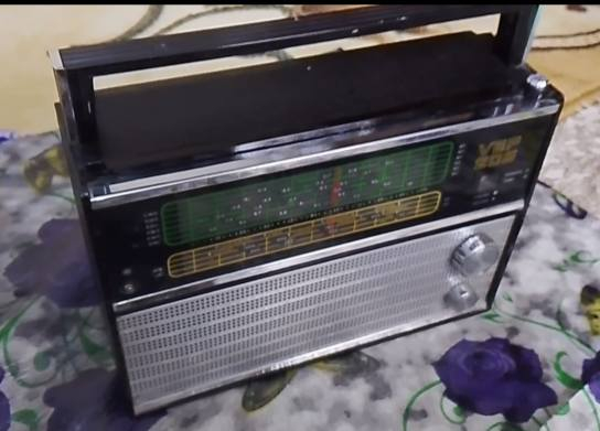 راديوات عدد 3 روسي مع فليبس لمبات مع تلفون راديو مسجل سعر الكل 125 الف الاتصال على الرقم ***********غير متواجد على الفيس
