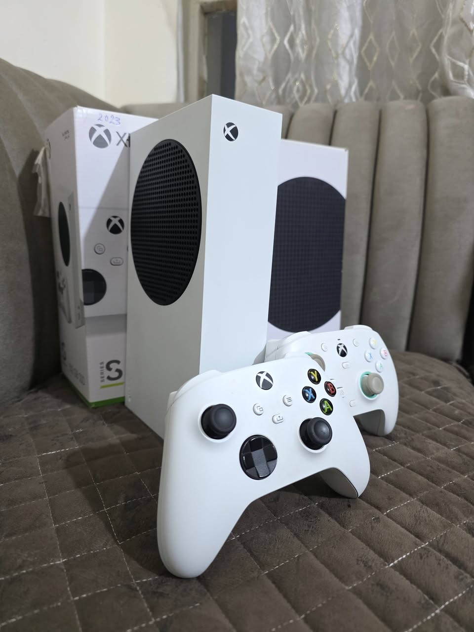 اكس بوكس سيريس اس اصدار 2024جهاز جديد مستخدم شهر واحد بعده جديد يحتوي على 2جوستك وكارتونة بلادي شرط الفحص والضمان السعر 380وبي مجال للطيبين توصيل جميع المحافظات متوفر ***********
