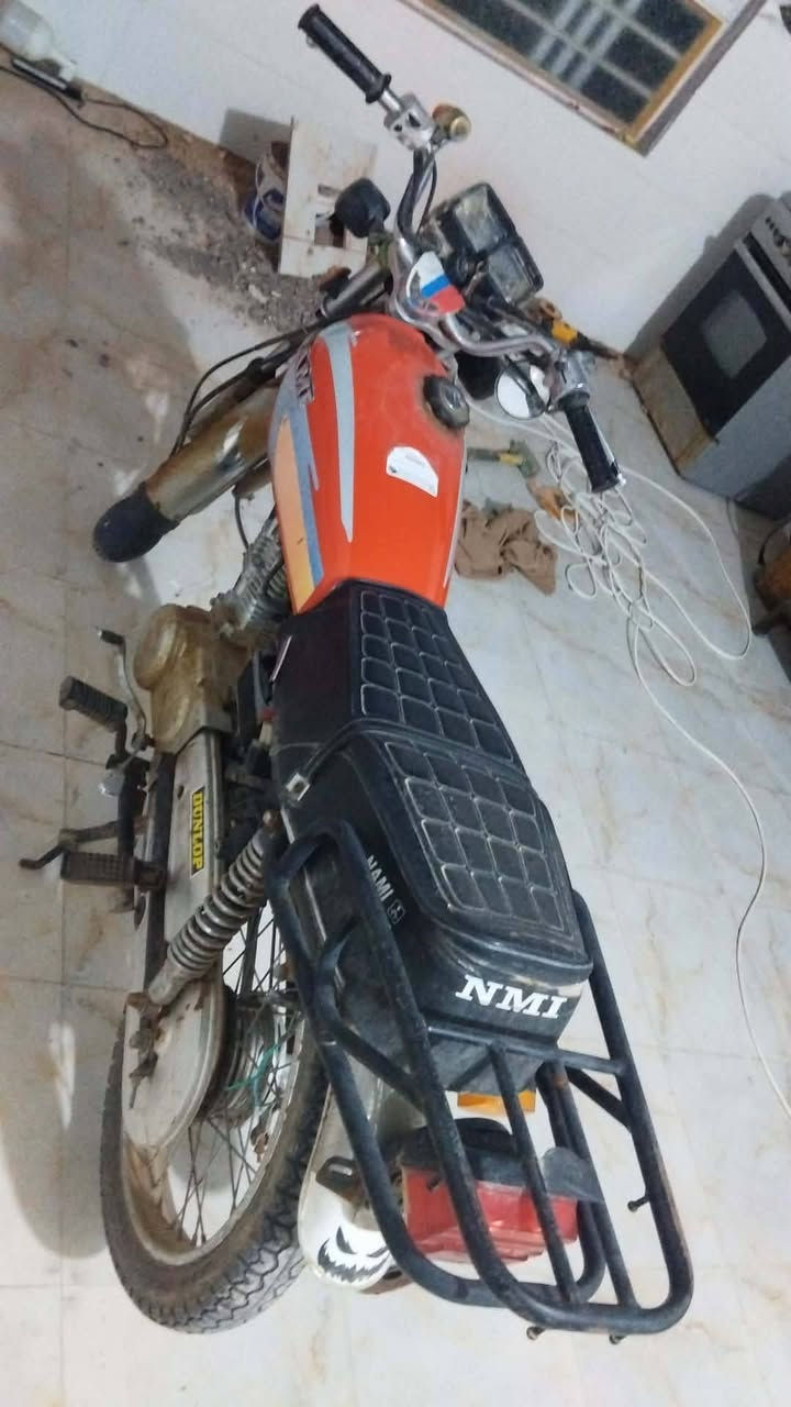 السلام عليكم ايراني الاصلي شلامجه 22 رقم مكينه ورقم شاصي مطابقات دراجه اصوليه تريد ترقم كبل ترقمه اوراقه اصليه وكامله لاكن متروكه وبيه نواقص بصيطه متروكه بلبيت الله شاهد وشوفت عينك لامغسوله ولا شي متوازي ع بيعتها كلش ***********
