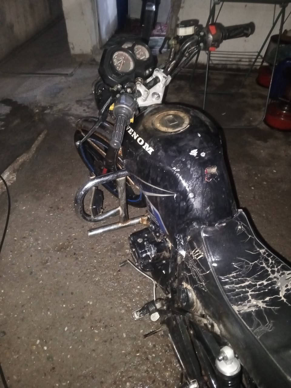 السلام عليكم دراجه للبيع سعر 300وبيهة مجال دراجه مال واحد يروح باب رزقه ويجي عنواني بغداد الزعفرانية مامتواجد على فيس الي يريد يتصل خط ***********
