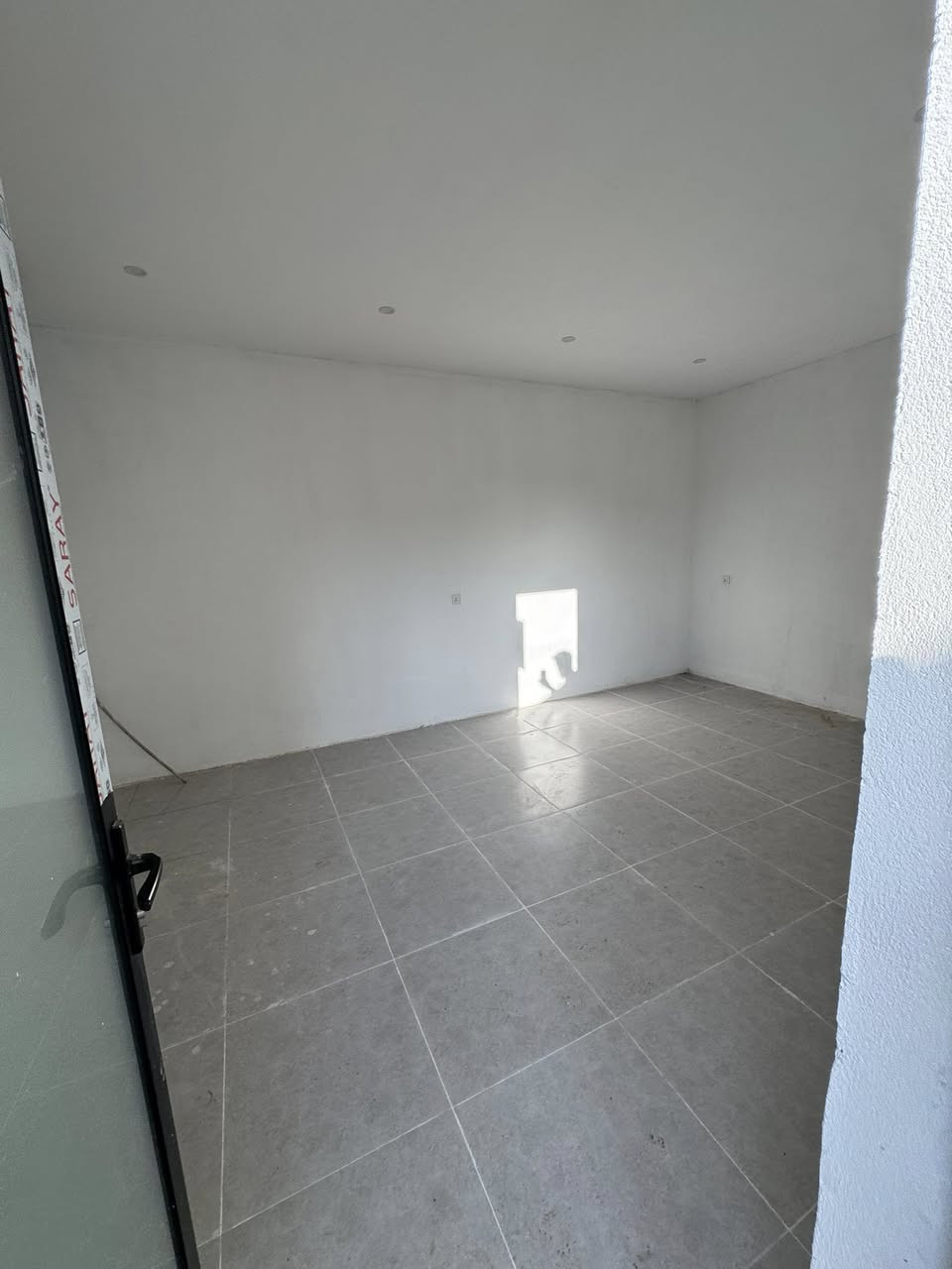 سەرەتا بەناوی خودا 
کۆدی /10926
خانوو بۆ فرۆشتن  
📍ناونیشان/ 140 کان نزیک مزگەوتی فەجر
📐ڕوبەر / 150 مەتر 
📏پێشی/ 10 بە 15
🛣️شەقامی/ 15 مەتری بەردەم باخ
🌕 ڕوو / ناوشار
🏗️پێکهاتوەلە/ 2 نهۆم  

نهۆمی یەکەم(میوان و مدبخ کراوە + مشتملات + ٢ نوستن + گەراج )

نهۆمی دوو  ( میوان + هۆڵ + مشتملات + مدبخ + مساعد مدبخ + نوستن + بالکۆن )

ــــــــــــــــــــــ
🖊️/ بۆ زانینی نرخ  کۆمێنت بکە 
ــــــــــــــــــــــــ
بۆ پەیوەندی📞
☎️***********
☎️***********
ـــــــــــــــــــــــــــ
تۆی بەڕێز موڵکت هەیە دەتەوێت بیفڕۆشیت یان بیدەیت بەکرێ زانیاریەکانمان بۆ بنێرە هاوکارتان دەبین 
‏‎*********** ☎️واتس ئاپ"فایبەر 
‏‎یان سەردانی نوسینگەی(جوانی موڵك)بكەن
‏‎ناونیشان"ئیبراهیم ئەحمەد"بەرامبەر دیلان سیتی
