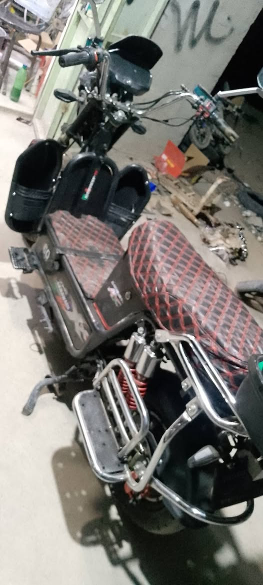 السلام عليكم دراجه شحن جبلي موديل 2024كله شغال بطاريات عل فحص 5بطاريات جهاز انذار مانع سرقه فول مواصفات نوع اخوين مكان جولان السعر 450بي مجال بصيط اتصال ***********.  ***********
