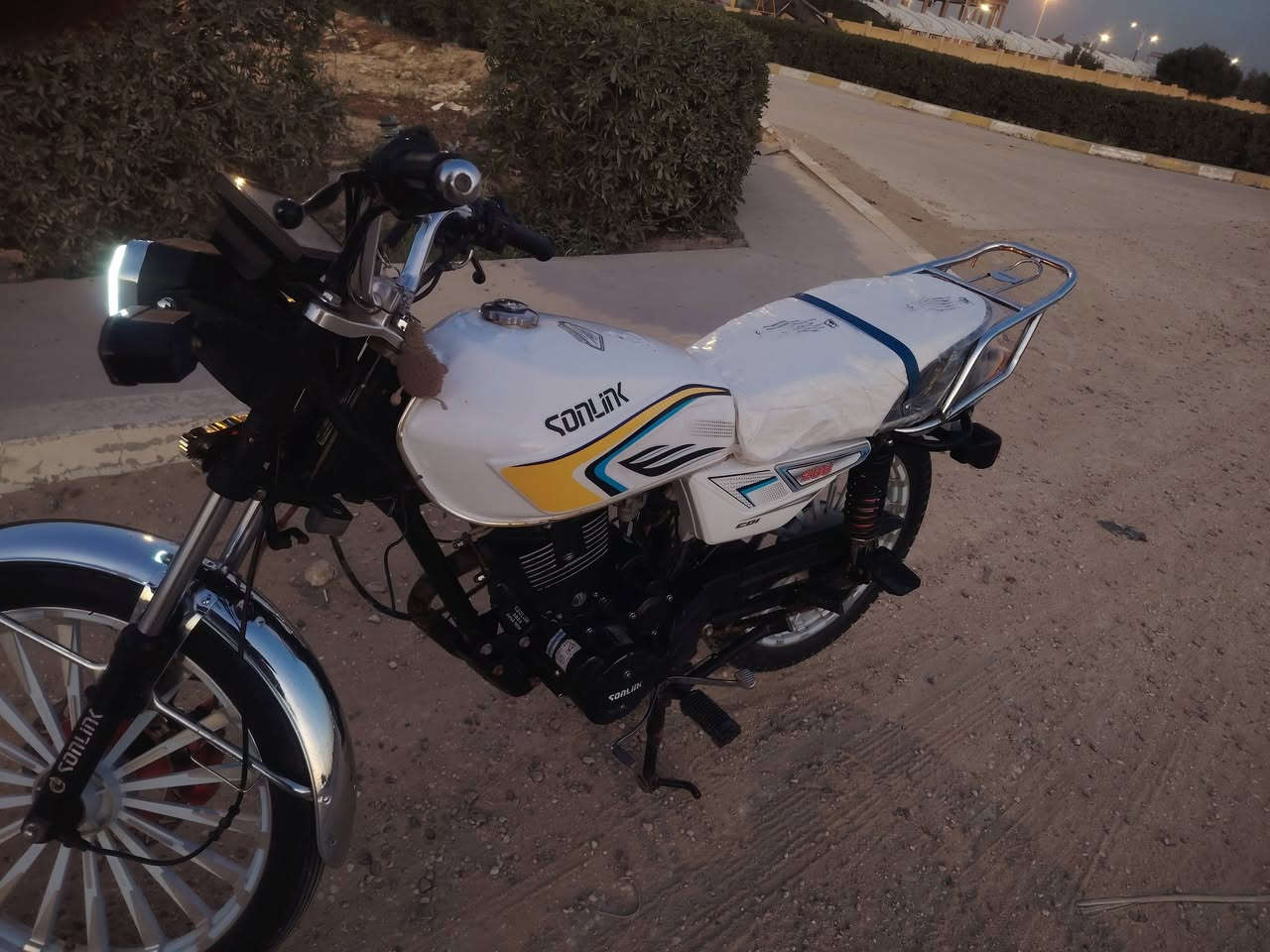 سلام عليكم شباب سيفان 2024
الشكل الجديد 
محرك اسود 200
ويل عدل 
الدراجه شوفت عينك نضافته 
مكاني حله قرب بوابه ابو خستاوي 
لل استفسار ***********
السعر 700 وبيه مجال لل طيبين
