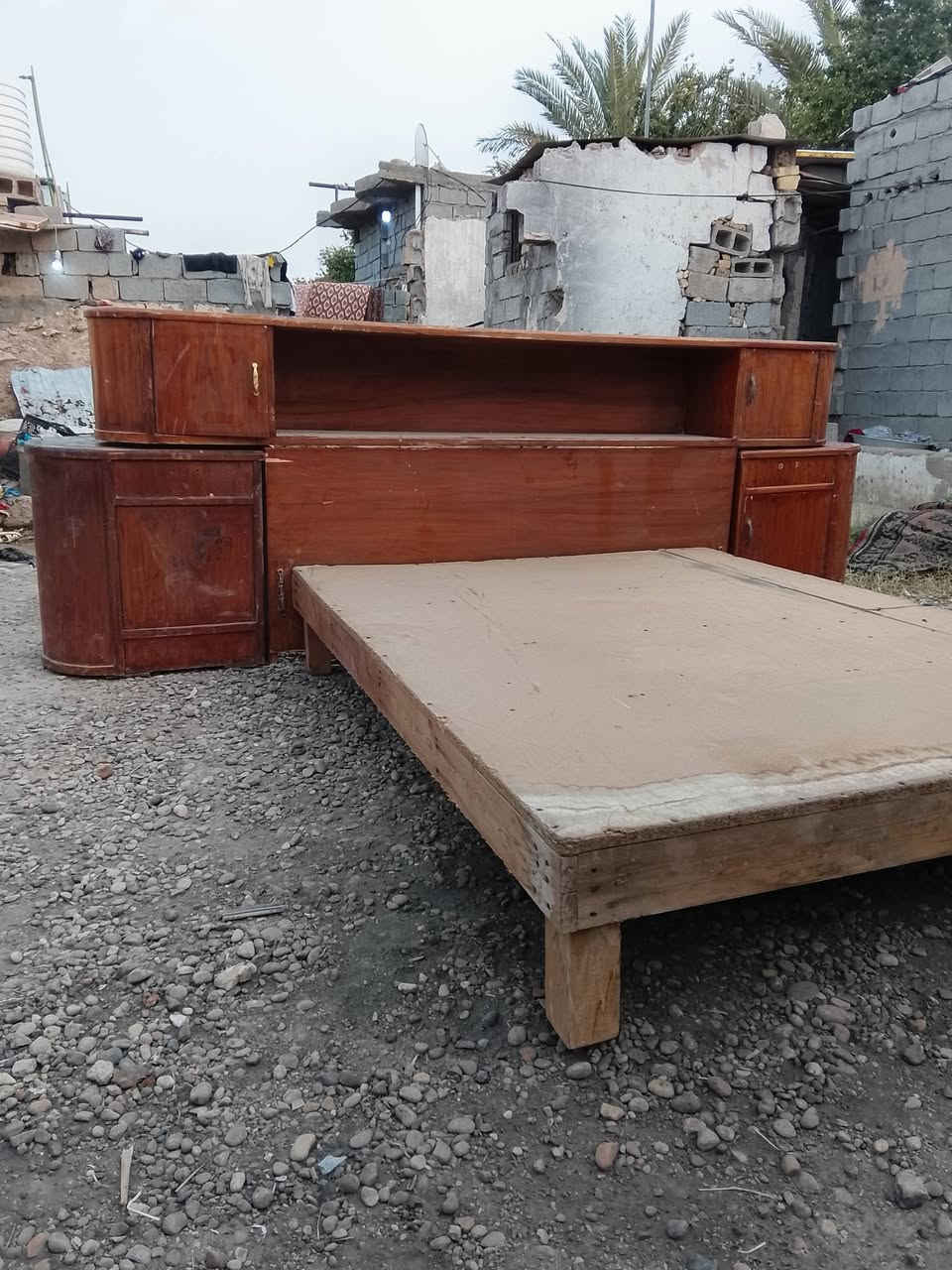غرفة اخشاب عراقي فطر مابيهه نقص بس كنتور الي يريدهه يتفضل
***********
***********
