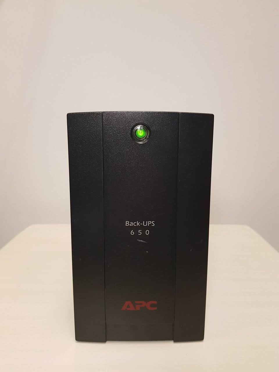 السلام عليكم 
متوفر يو بي اس APC 650
مستخدم نظافة عالية 
بدون بطارية 
السعر 35 الف 
متوفر خدمة التوصيل الي جميع المحافظات
***********
***********
