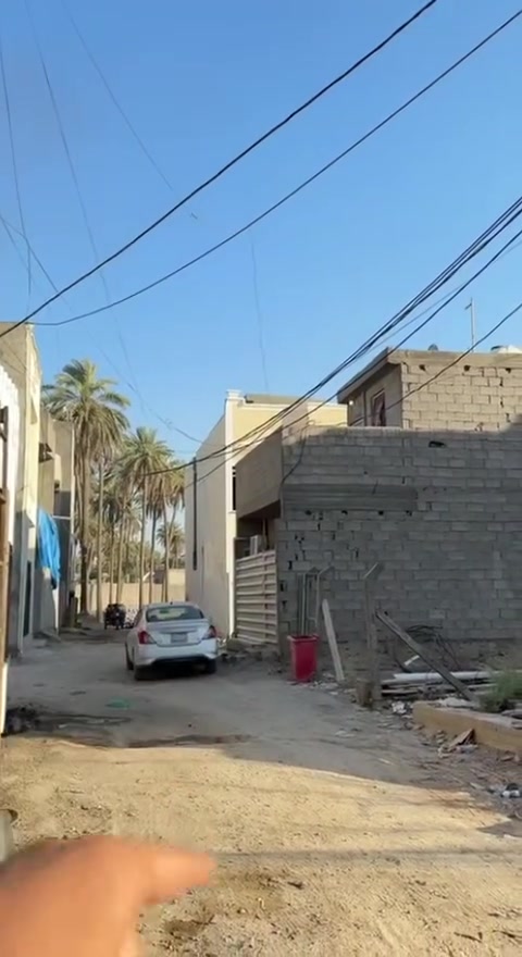 دار للبيع مساحه ٨٠ ركن
٣ غرف نوم بيت قيد الانشاء
للاستفسار اتصل ع رقم ***********
