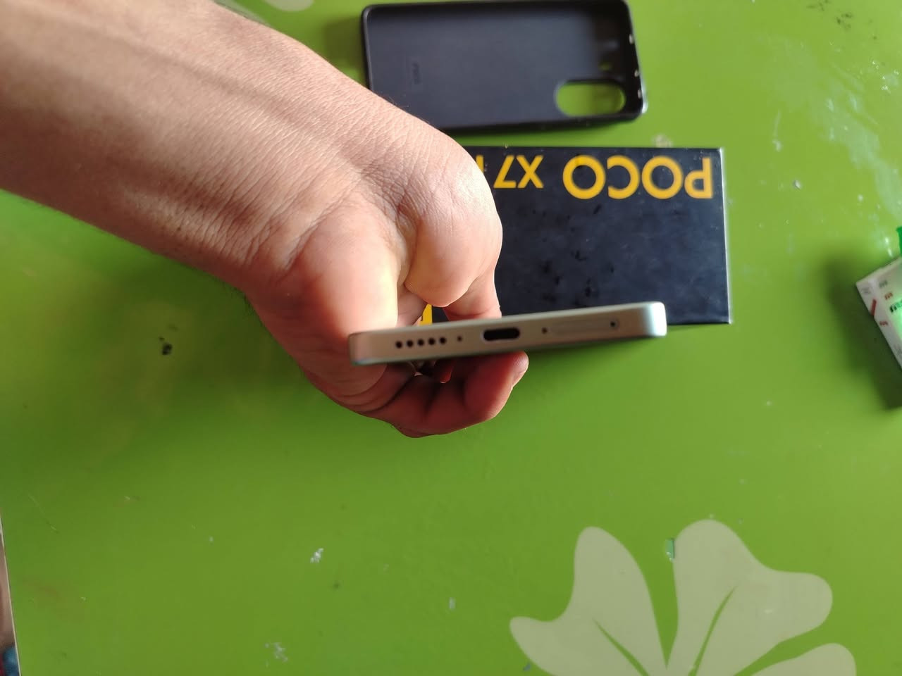 سلام عليكم جهاز بوكوPOCO X7 Pro للبيع مثل ما موضح كدامكم  نضافه 100  يشغل 120فريم السعر 400 قفل لا تدخل خاص وتكلي بي مجال  ***********

