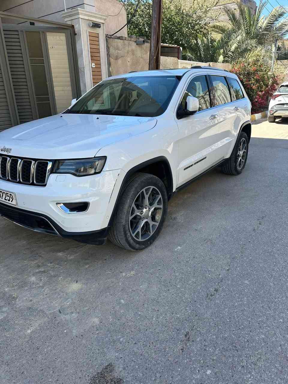 السلام عليكم 
جيب شيروكي 
2019لمتدد بلاص 
خليجي كفالة عامه 
رقم بغداد الدولي 
تحويل مباشر 
فول السياره 
3شاشات 
بنوراما 
كراسي جلد عسلي 
كراسي كهرباء 
تشغيل عن بعد 
حساس امامي خلفي 
نقط عمياء 
السعر 290وبيه مجال 
مكان السيآره ناصريه 
للاستفسار ***********
