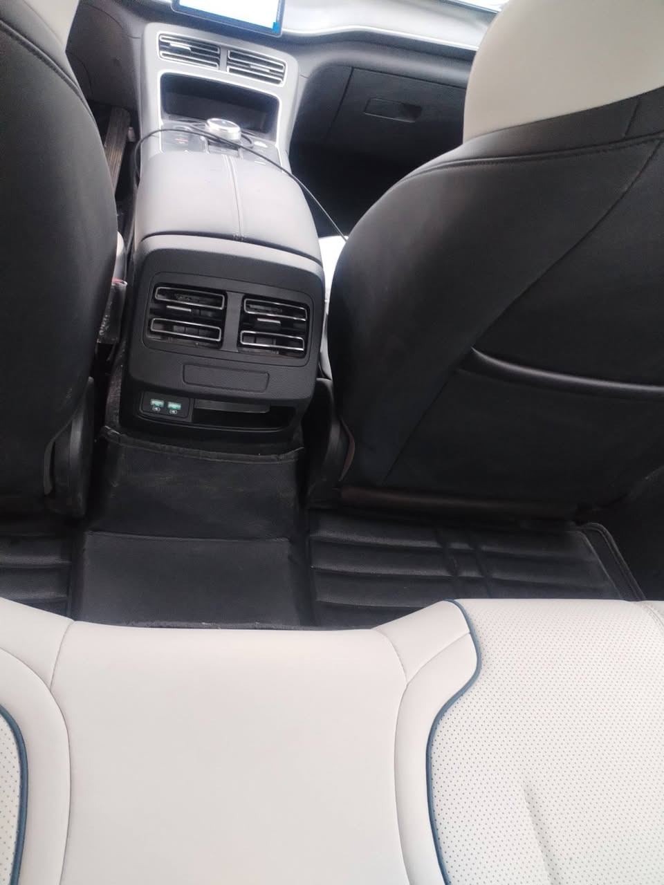 السلام عليكم بي واي دي دستروي مرقمه بسمي بغداد كفاله عامه زيرو سيارة كامل ملحقاتها  مكان السيارة بغداد حي الاعلام قرب جامع عمر الاتصال ***********
