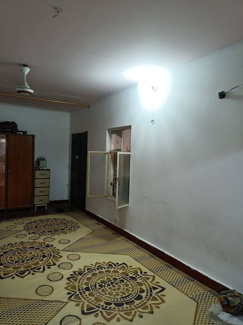 بيت للرهن 70متر غرفه وصاله ومطبخ وتخاريج سعر الرهن 20 مليون الموقع دور الهندية الاتصال ***********
