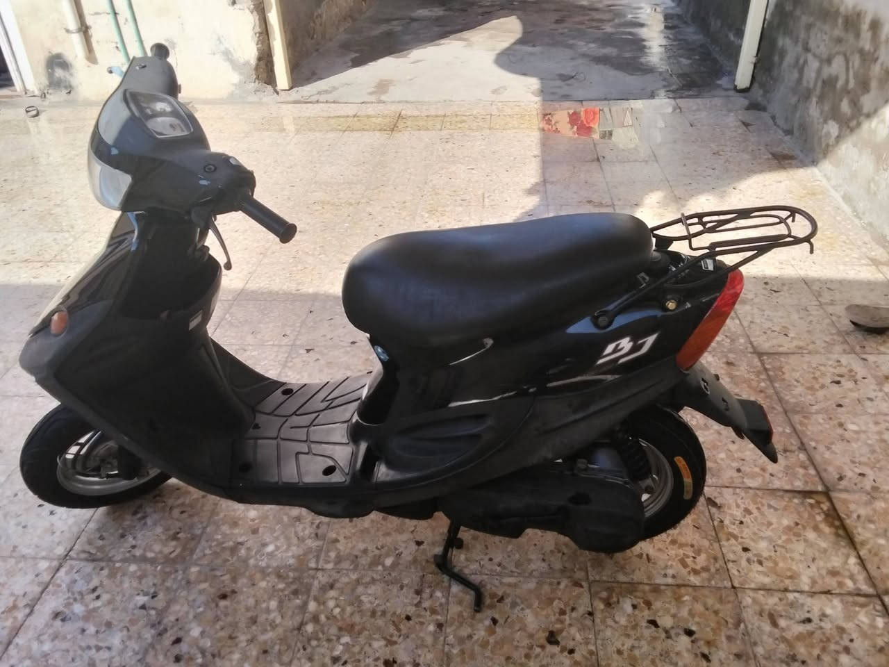 السلام عليكم دراجه ام 9 للبيع شغاله كله مكفوله كفاله عامه صاله 4 أيام طالعه من رنبه نضافه 100ب 100 سعر 850 بيها مجال رقم الهاتف ***********
