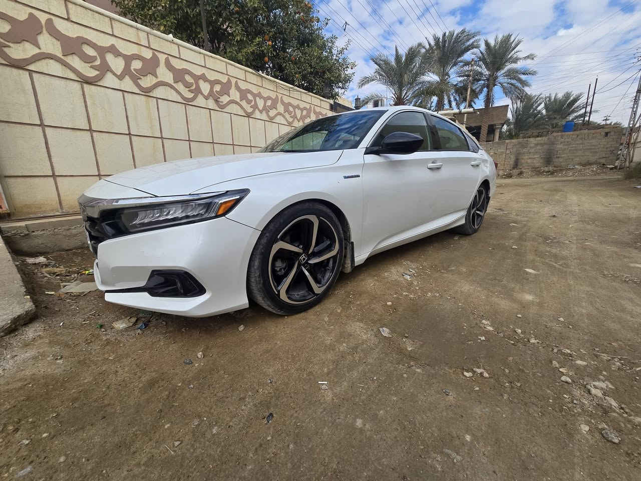 السلام عليكم 
هوندا اكورد 2022 نضامين هايبرد وبانزين سياره مصبوغه حزام موجوده صور للضرر  رقم انبار دولي كير محرك تبريد جدد هند بريك بصمه كير دكم شاشه كار بلي واندرويد اوتو 
ماشيه سياره 20 ميل 
معروضه بسعر مناسب للبيع او مراوس  
المكان الانبار هيت 
***********
