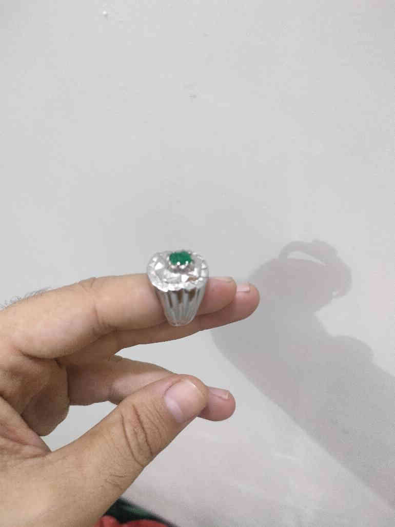 زمردة تحفة وجمالها يسولف بيها فطر بس ممأثر عليه سعره بدون فطر تتراوح ٧٥ ٨٠ هاي ع الفطر ابيعه الك بنص القيمة نزاكة فوول ومختلفه باللبس ٤٥ ابيع بالعافية ع اليصيده ✨🍒 مكاني كربلاء يوجد توصيل لجميع المحافظات واتساب *********** /*********** 🍒💚💍🔥🍒💚🍒 بغداد
