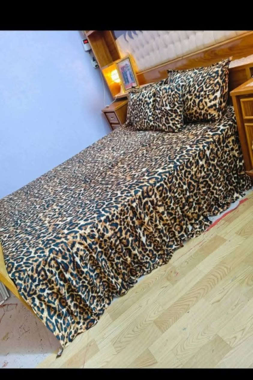 نقشات حلوه همايون امراتي درجه اولى ثقيل 
اخيط فرشات نفرين 
فرشه نفر
وجه مخده كوشات الي يعجبج حسب الطلب


**إذا كنت صاحب هذا الإعلان وتريد حذفه لأي سبب، رجاءا أرسل رسالة إلى الدعم الفني**