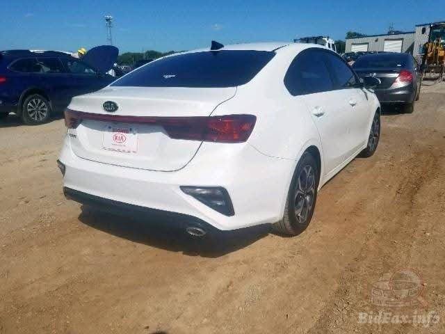 السلام عليكم كيا فورتي للبيع موديل 2019وارد امريكي حادث موجود بل الصور بنيد مبدل وجاملغ امامي مبدل قطعتين كلير من امريكا سيارة كير ومكينه وتبريد خير من الله+منضومت غاز  السعر 132$ ***********
