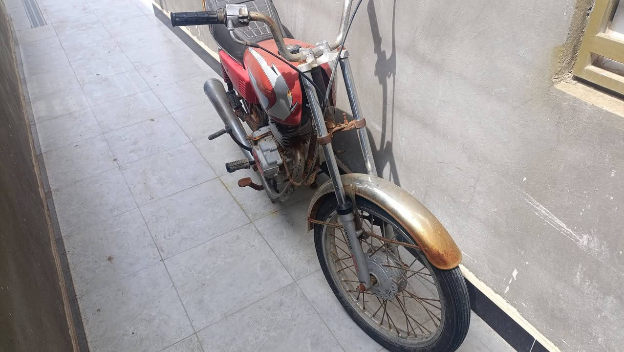 ايراني ادوات ادوات 
نظيفه لكن صار فتره تاركها بلبيت 
سعرها 300 
مكاني المطيحه


**إذا كنت صاحب هذا الإعلان وتريد حذفه لأي سبب، رجاءا أرسل رسالة إلى الدعم الفني**