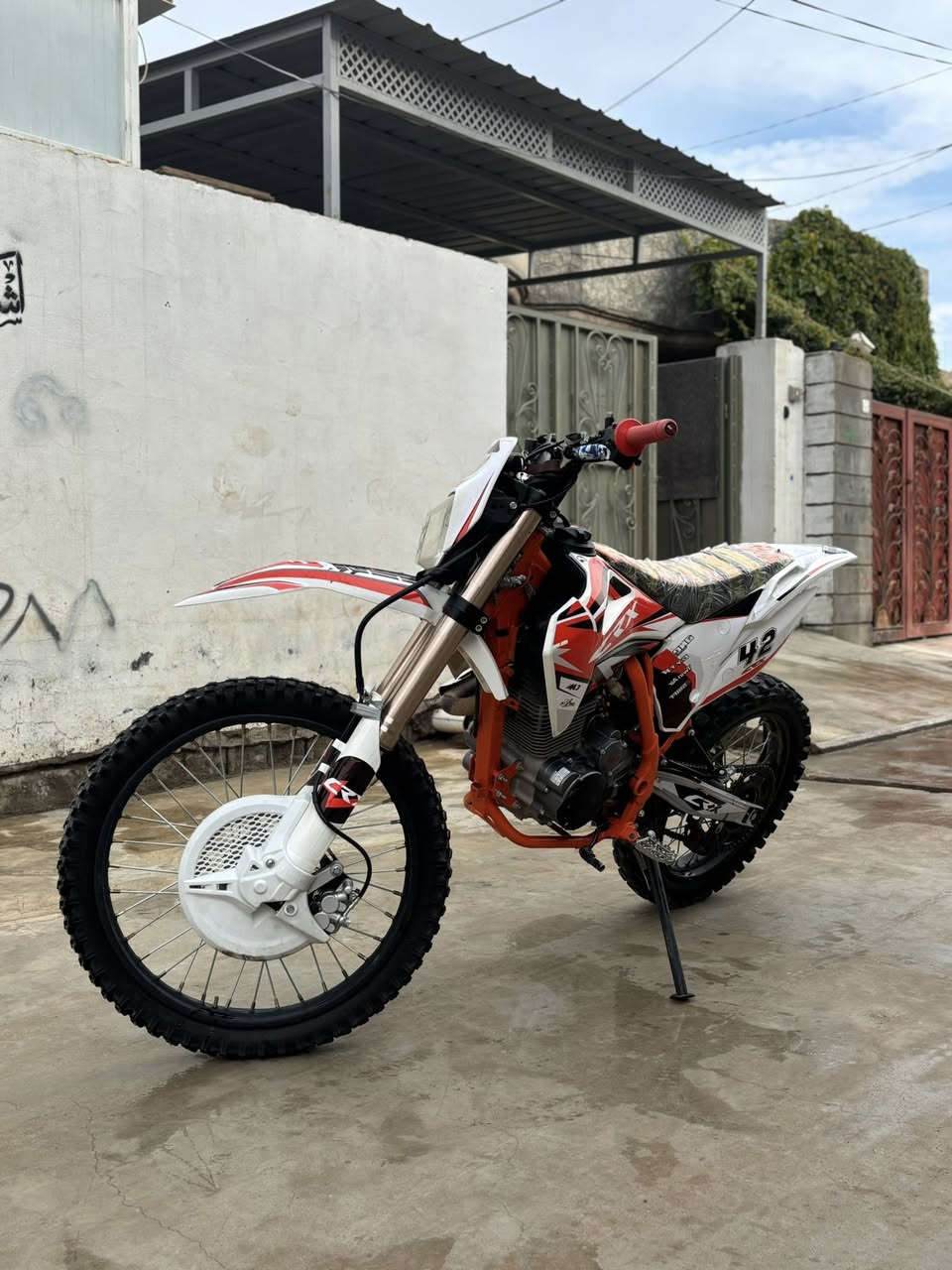 سلام عليكم للبيع قفاز crx
موديل (24)
محرك (300)
محرك برغي ممفتوح !
دراجه احلا من صوره شراي تعال خاص وتدل 
وهاذا هم رقمي ***********❤️
