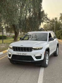 السلام  عليكم جيب كراند شيروكي موديل 2023 وارد امريكي ماشيه ٨٢ الف كيل...