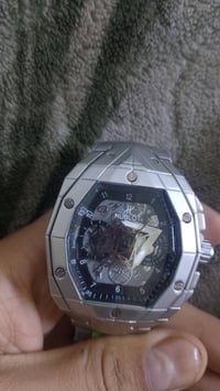 ساعات اصلية كل قطعه سعرة بيع في الاقصاد تزديد دين  ورق+ تلفونات منزليه...