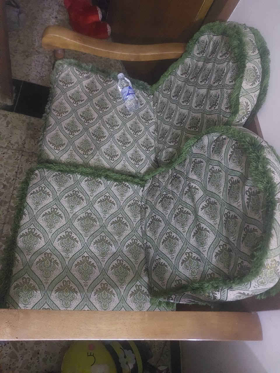 عندي تخم للبيع سبع مقاعد هذا الشكل عنوان بغداد بالطبجي***********
