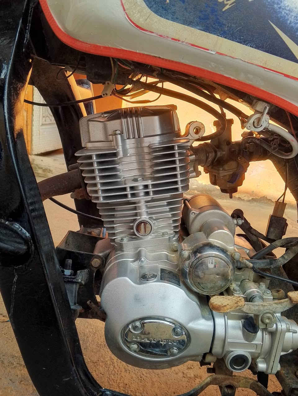 سلام عليكم ستوته للبيع اوراق كامله مديل 12او بديهه21ولباقي كله 25 مكينتهه تفيلس مافيلسه الستوته حلوه او مرتبه مثل ماتشوف بل صوره كدامك مانقصهه شي جاهزه مكاني شطره شراي تعال خاص او انتصل*********** او بخدمتك
