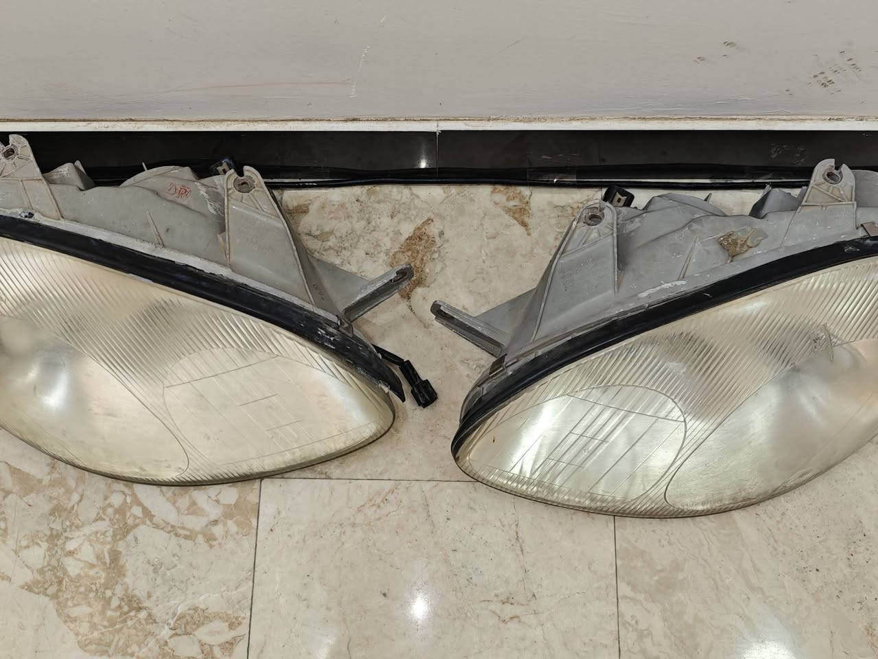 سلام عليكم متوفر زوج لايت دايو لكنزا وارد كوري حاويه مع الكلوبات هالوجين اوسرام اصلي
 نضافتهن 75
ابيع زوج
السعر 85الف قفل 
رقم الهاتف ☎️ ***********
