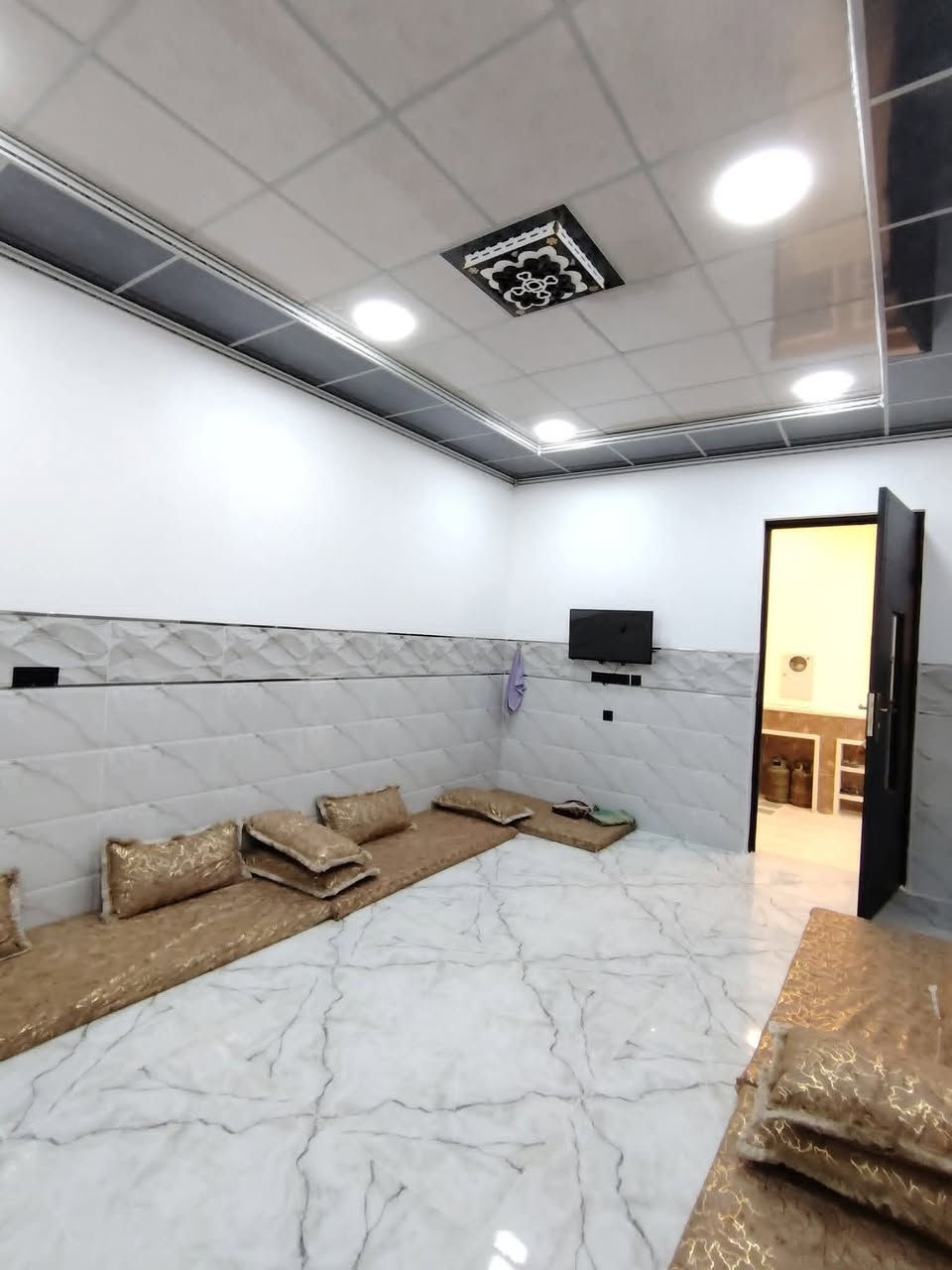 #عروض_مكتب_الدار_للعقار
دار للبيع

حي الملايين الثانية

قرب جامع أهل القرآن قريب من الشارع الرئيسي

المساحه 150م واجهه واجهة 10 م

ط1)) غرفتين نوم واستقبال وصاله ومطبخ وصحيات

ط2))  3 غرف نوم وصاله ومطبخ وصحيات

الدار مفصول الطابق الأرضي عن الطابق الثاني

سند زراعي قرار 25

للاستفسار أكثر اتصل على الأرقام او 

 مراجعة مكتب الدار الكائن في بناء الجاهز مقابل الكمرك 

***********

***********

***********
