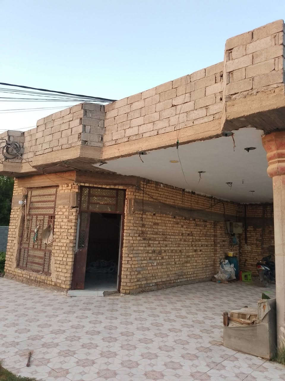 السلام عليكم
بيت البيع مساحه600

البناء230
مكاني بابل محاويل حي ابو سديره
مشمول بل تطويب السعر 70بي مجال  لاتصال ***********
